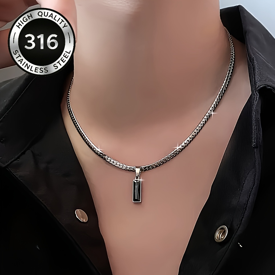 E-shop Herrenmode 316L Edelstahl Flache Kette mit silberfarbener geflochtener Kette, schwarzer quadratischer Anhänger, lässiger und minimalistischer