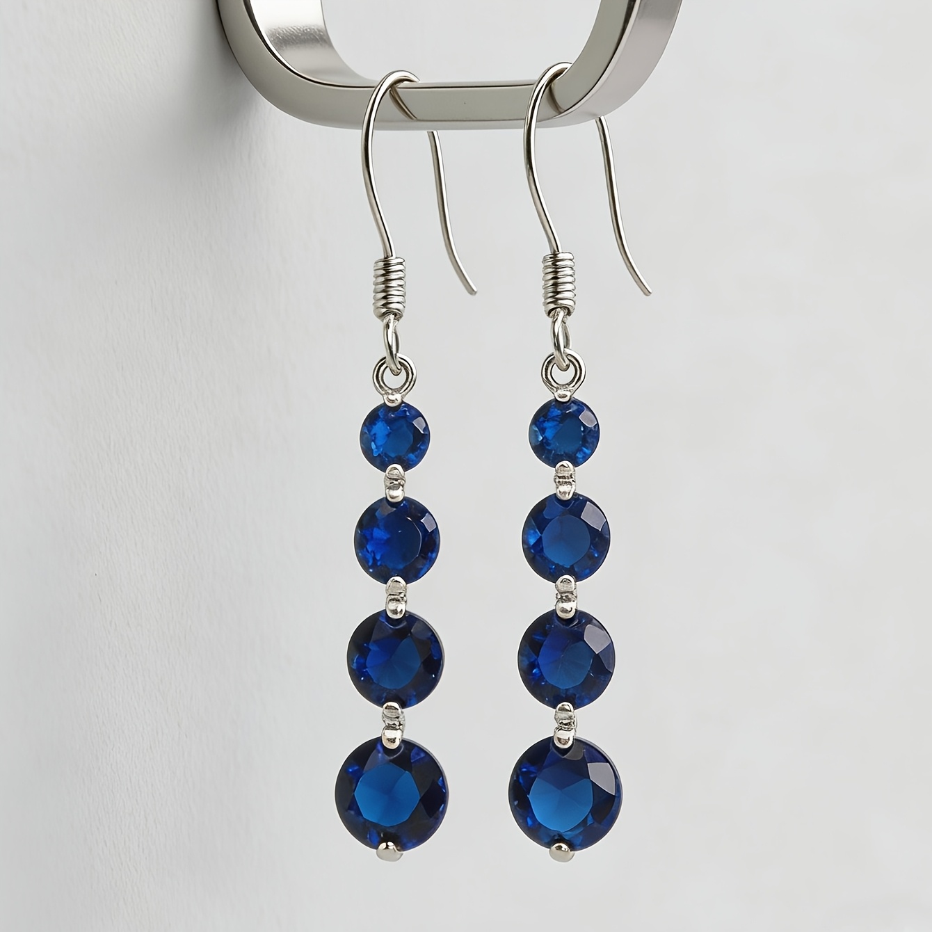 E-shop Elegante dynamische Strass-Ohrringe mit Tropfen für Damen, geeignet für Feiertage, Geburtstage, Dates, Partys, Urlaub, Shopping, , Pendeln