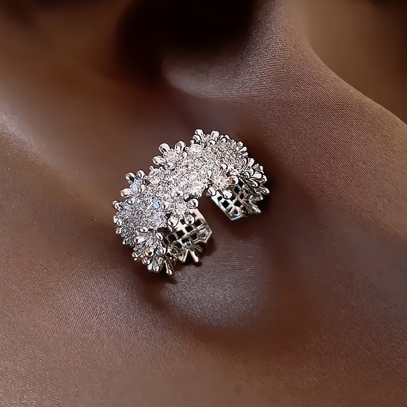 Image of 1pc Niche Unique Personalized High-end Geometric Irregular Design Handmade Zirconia Inlaid Women's Banquet Event Single Ring