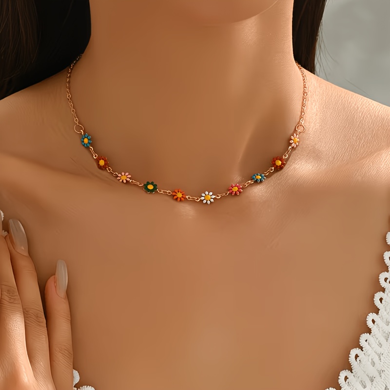 Women's Elegant Versatile Small Daisy Clavicle Necklace