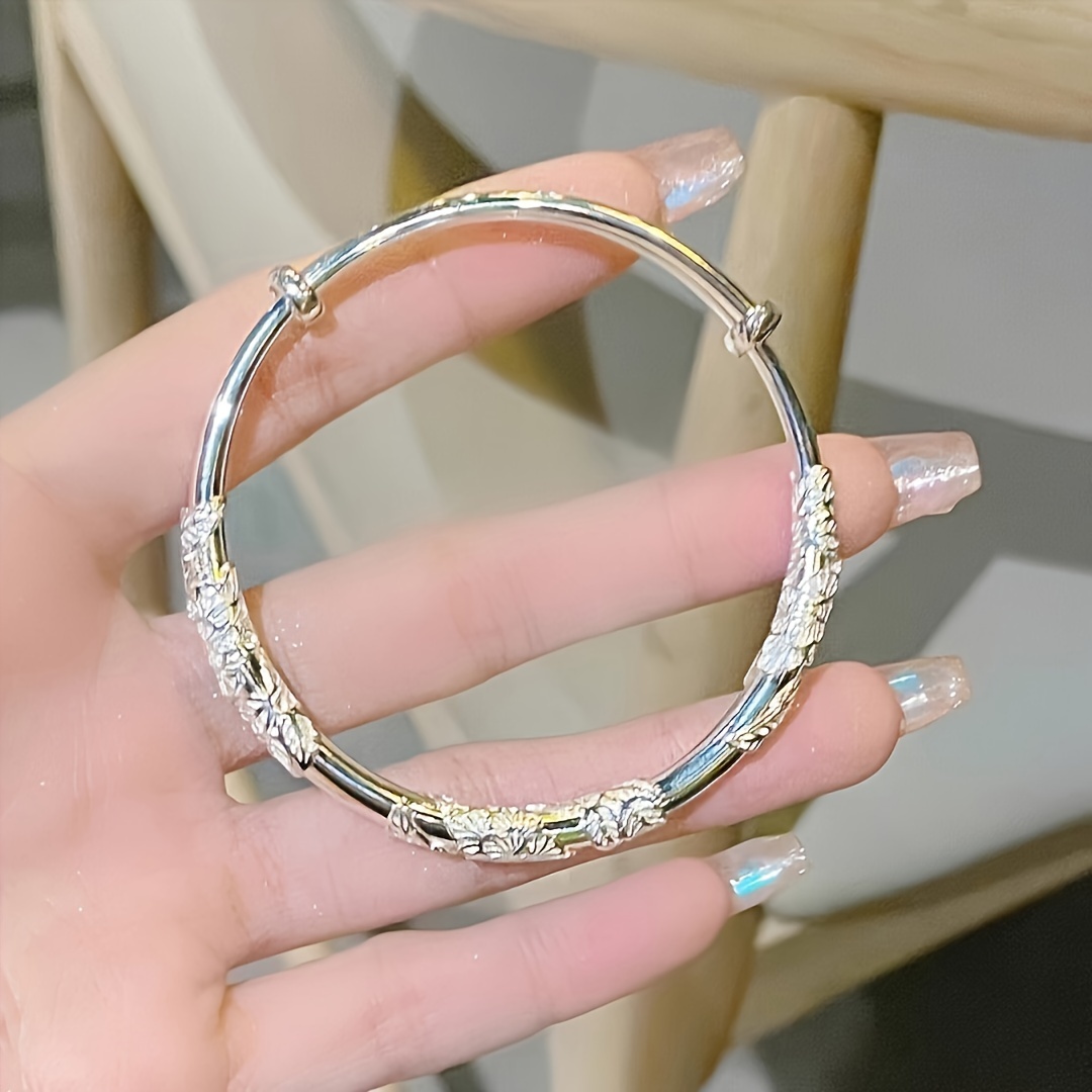       bracelet               a      