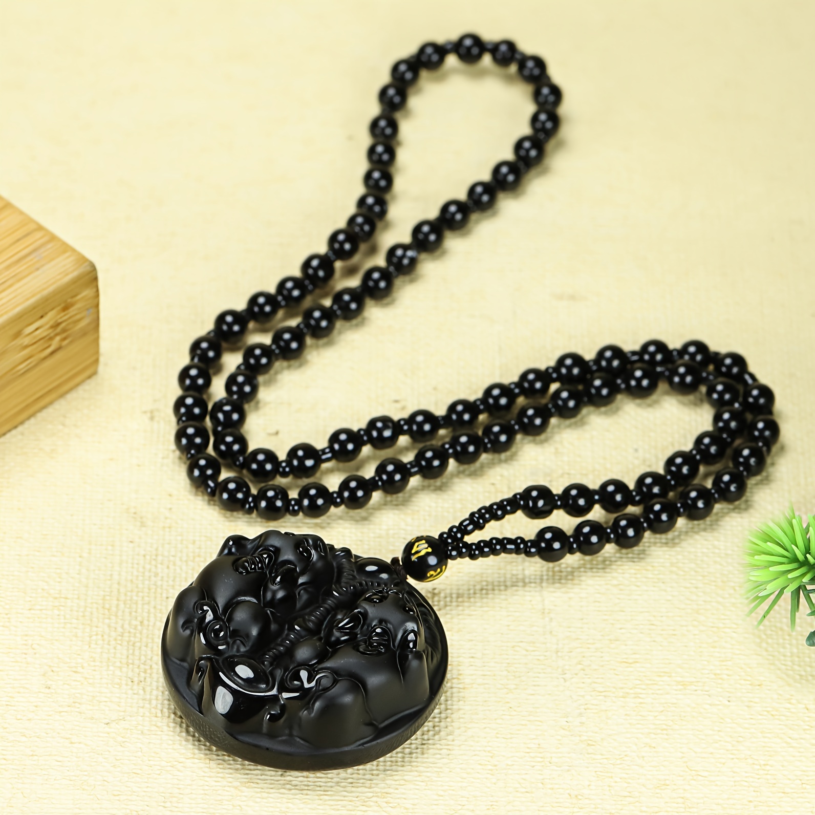 

Elegant Pixiu Pendant Necklace For Men - Natural Stone, Black Beaded Chain With Decorative Charm, Fashion Accessory, Elegant Necklace