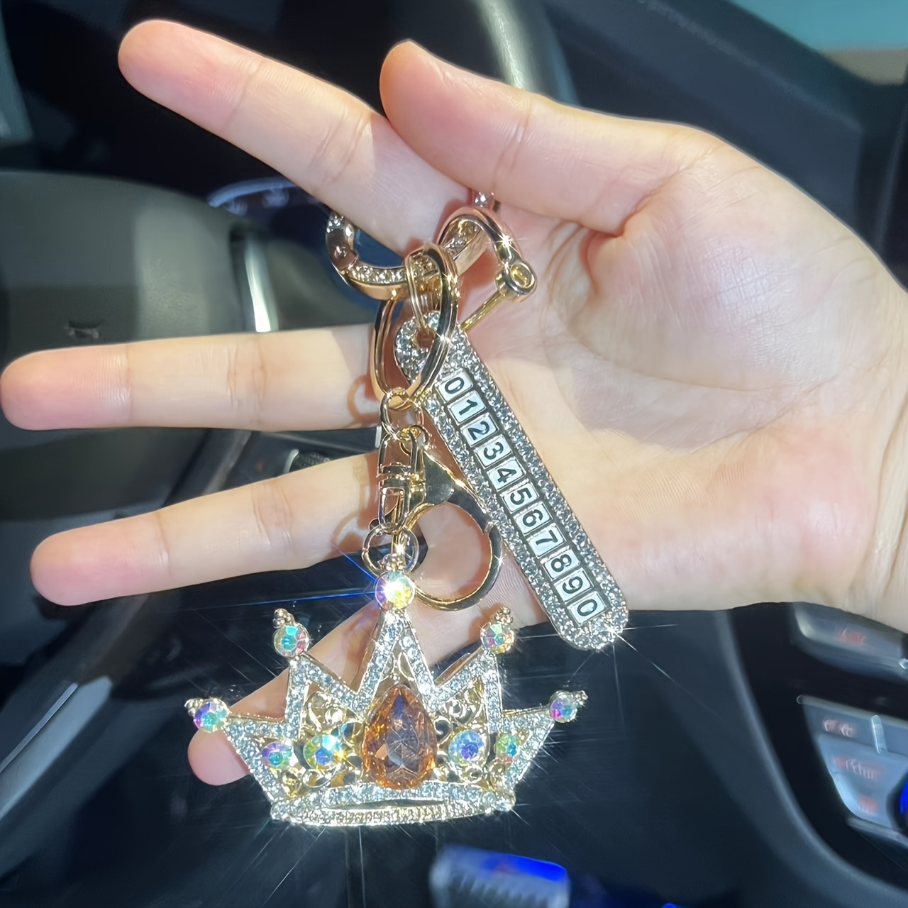 

3pcs Rhinestone Crown Keychain, Car Rhinestone Rubber Sticker Anti-lost License Plate, Color Pe Film Hanging Packaging Box, Car Keychain, Auto Parts, Bag Pendant, Holiday Gifts