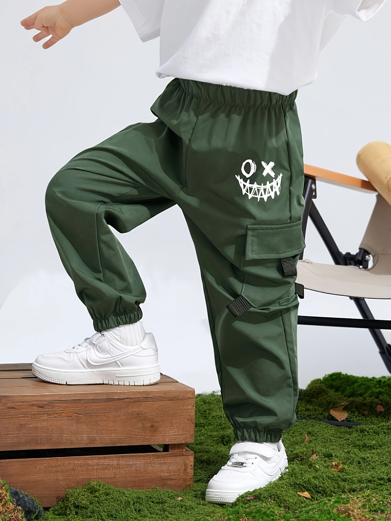 オリーブ色カーゴパンツ ルーズフィット オリーブ色カーゴパンツ