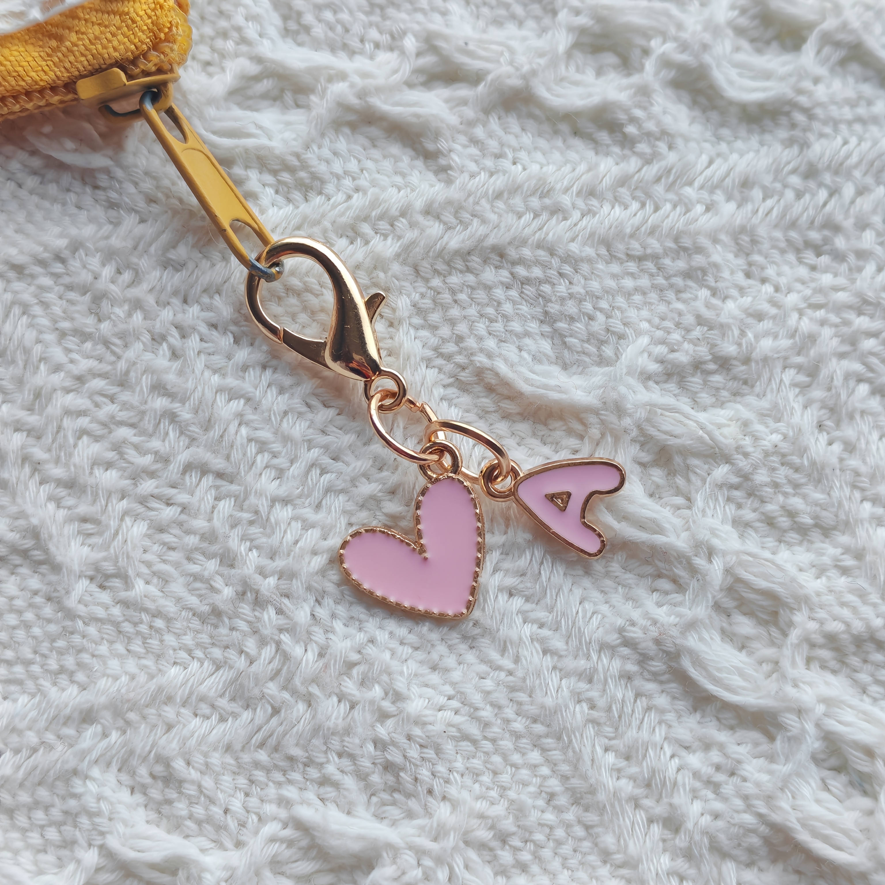 TEMU 1 porte-clés de cœur et initiale de nom A-Z | Fermoir avec pendentif de lettre créatif, de , pour , amis, mère, Saint-Valentin, rentrée scolaire