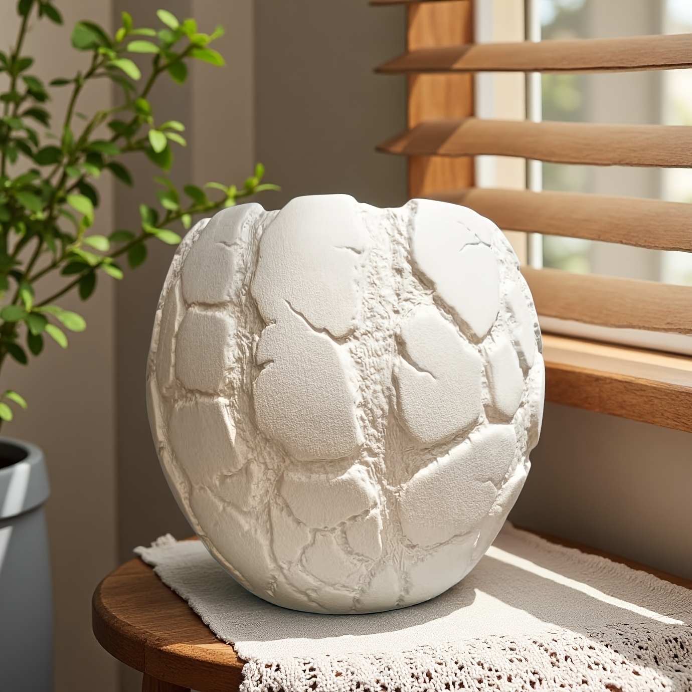 A Stylishly Designed Ceramic Planter, a Planter Without Drainage Holes, a Hydroponic Planter for Green Plants, Handcrafted, White Ceramic Planter, Suitable for Both Indoor and Outdoor Use, Can Also Be Used as a Home Decor Vase, a Sculptural Planter