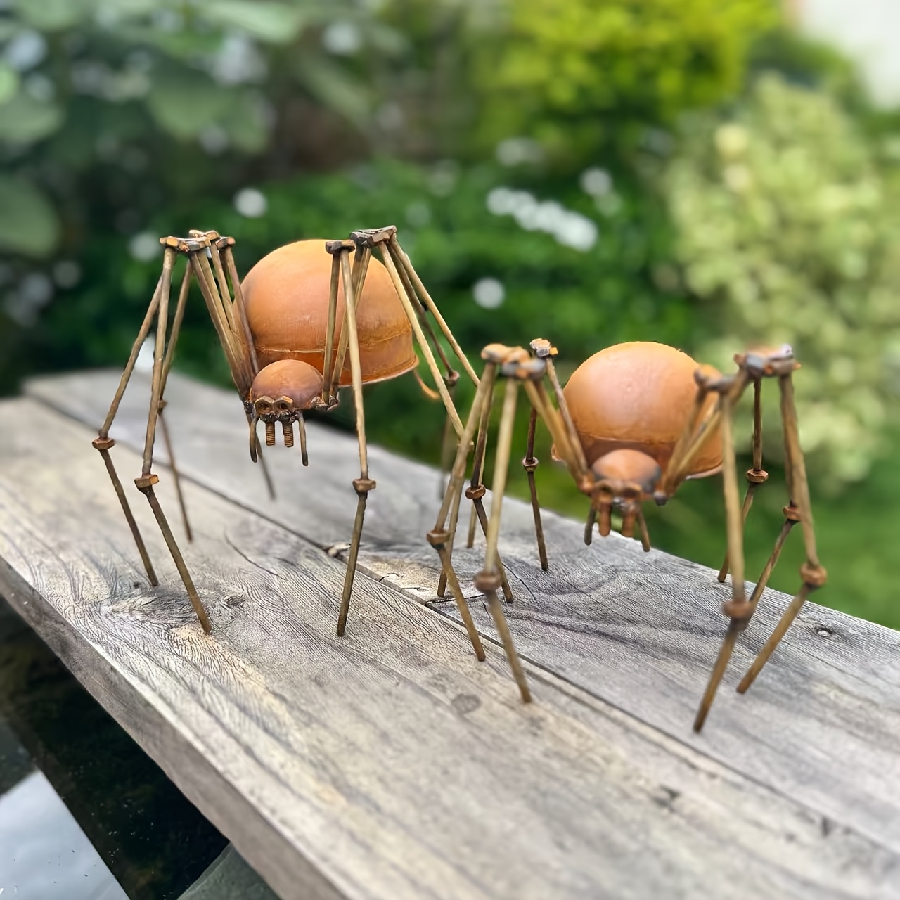 E-shop 1 Set mit zwei Vintage dreidimensionalen Spinnen-Ornamenten aus rostigem Eisen – Halloween- Weihnachts-Schmiedeeisen-Kunst für den Außenbereich,