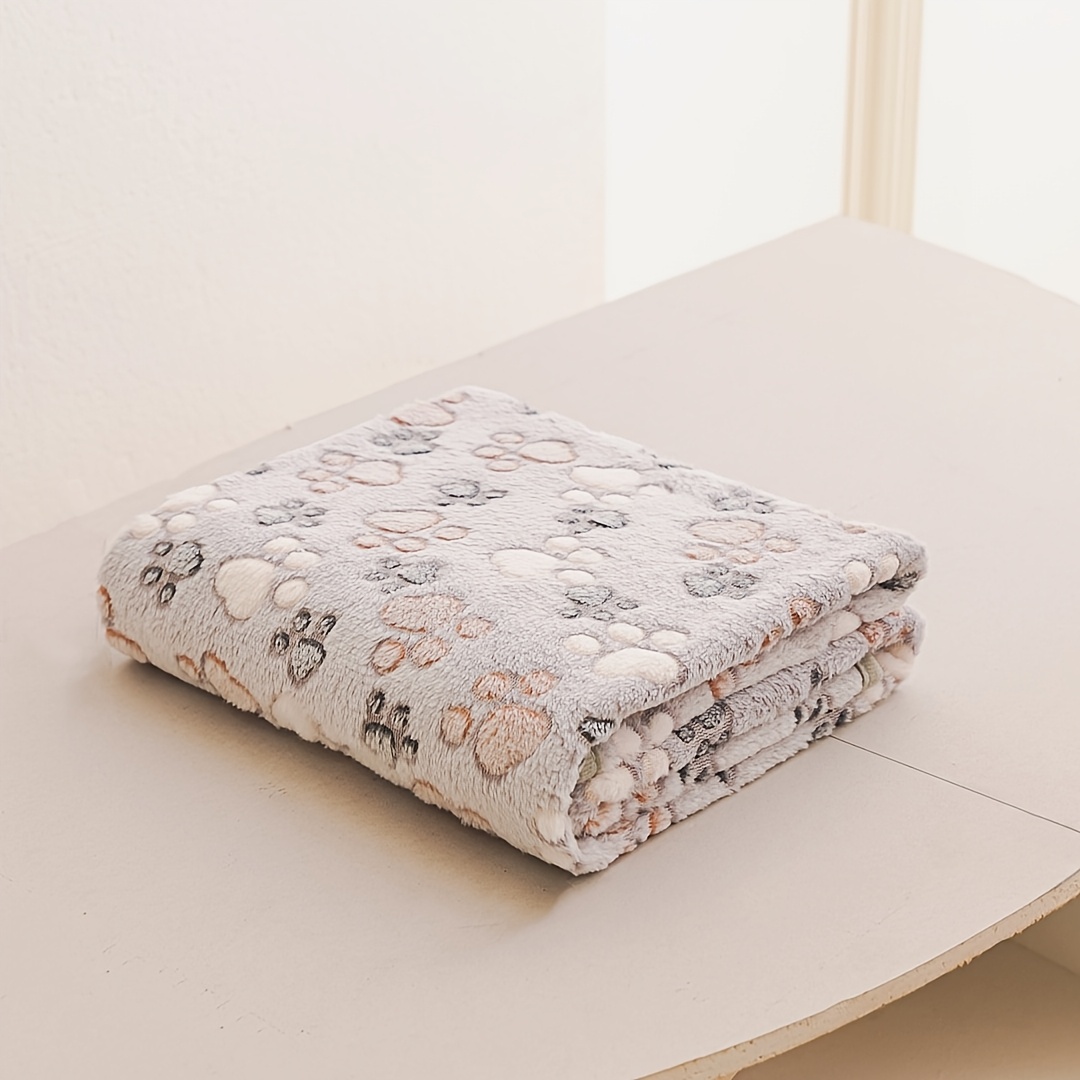Image of A Single Pack Of Pet Blankets Featuring , Suitable For Dogs And Cats, Made Of Coral Fleece And Flannel, Perfect For