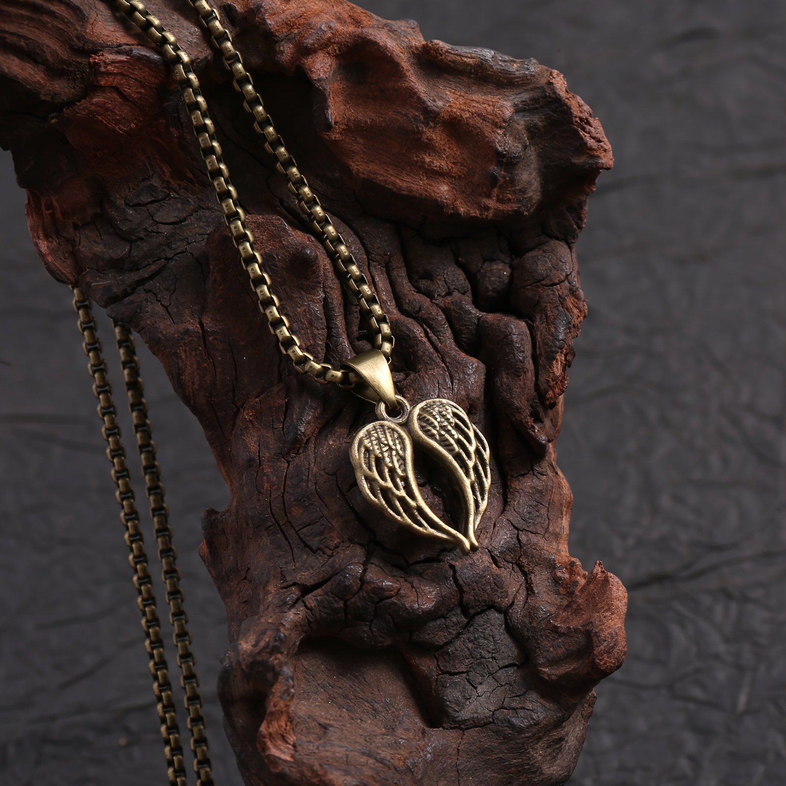 E-shop Vintage Messingfarbene Doppelflügel-förmige Metall-Anhänger-Halskette, Sanfter -Element-Anhänger, Nischen-Atmosphären-Schmuck, Geeignet für die