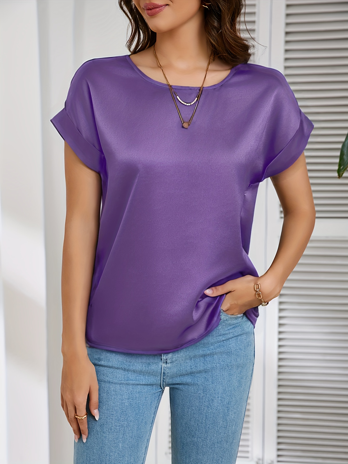 Elegantly Styled Versatile Short-sleeved T-shirt With A Simple And Fashionable Design