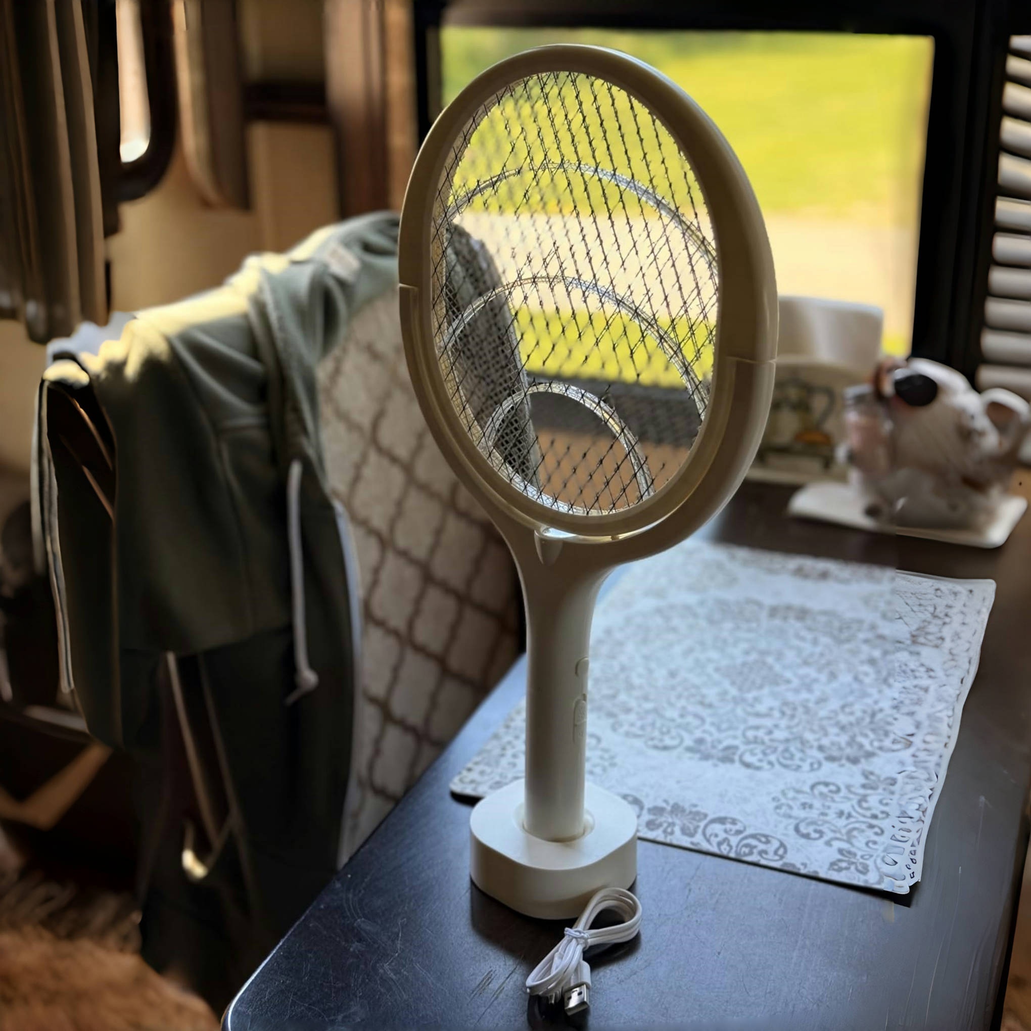 2 in 1 6 in 1 1pc rotating head rechargeable mosquito swatter with telescopic extension rod electric fly swatter racket insect repellent racket indoor insect and fly repellent device insect and fruit fly repellent device Product details 5