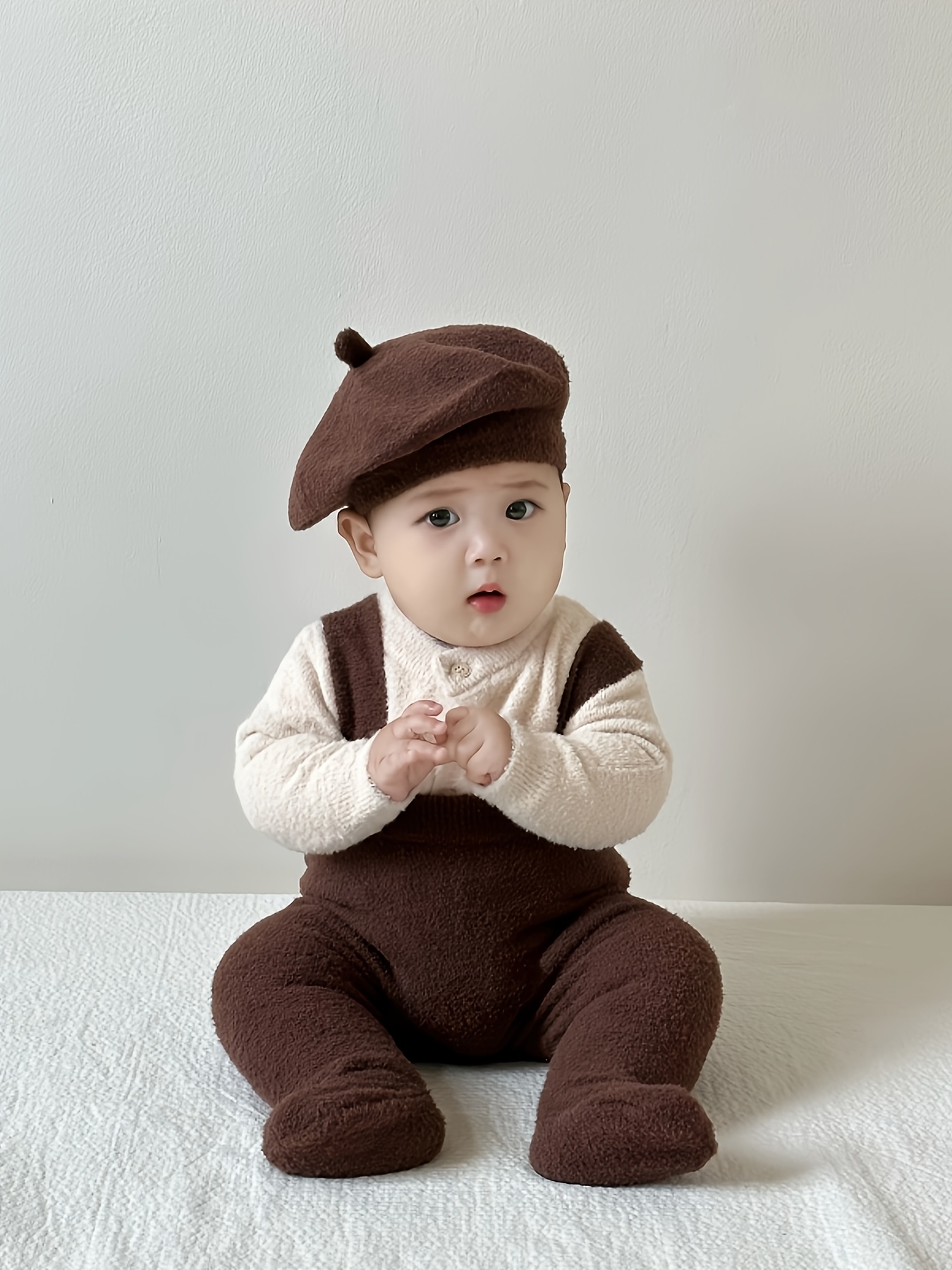 Herfst en Winter Zachte Pluche Vest + Gebreide Bandjesbroekje + Mutsen Romper Set, Schattige Modieuze Drie-Delige Outfit voor Lente, Unisex Onesie, Perfect voor Buiten
