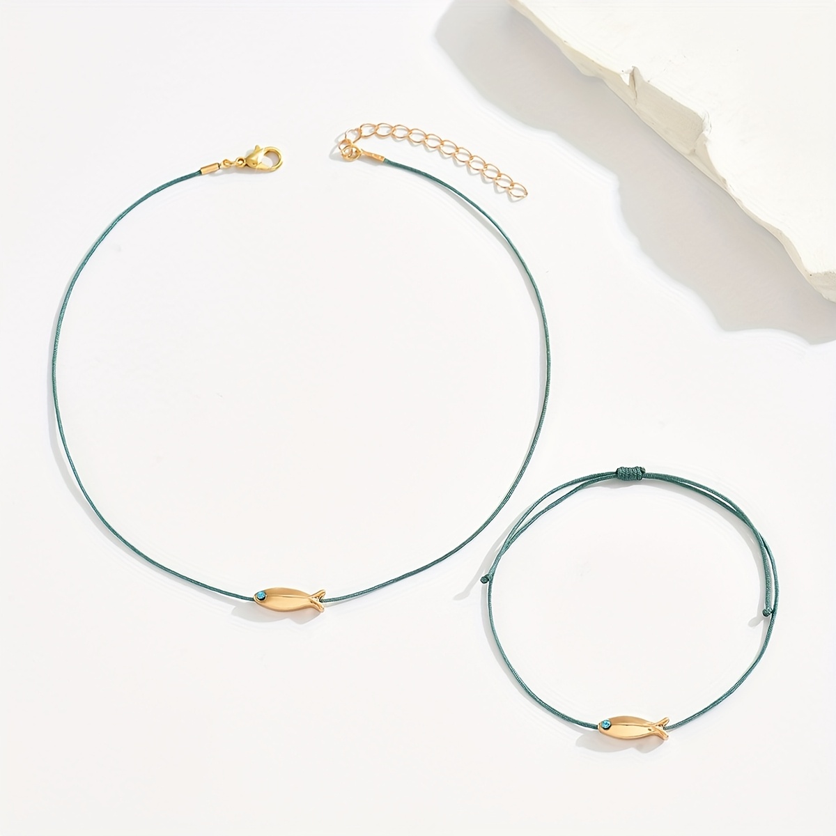 2pcs Women's Jewelry Set with Fish Pendant & Choker