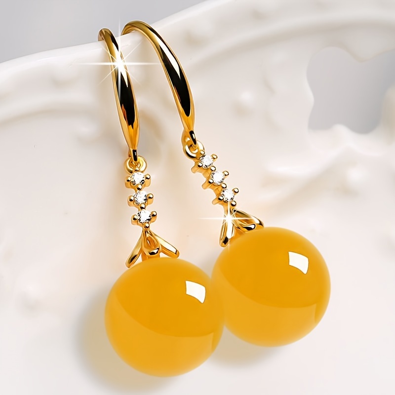 

Round , Ear , A Of To , A -have For Parties And Dates - The