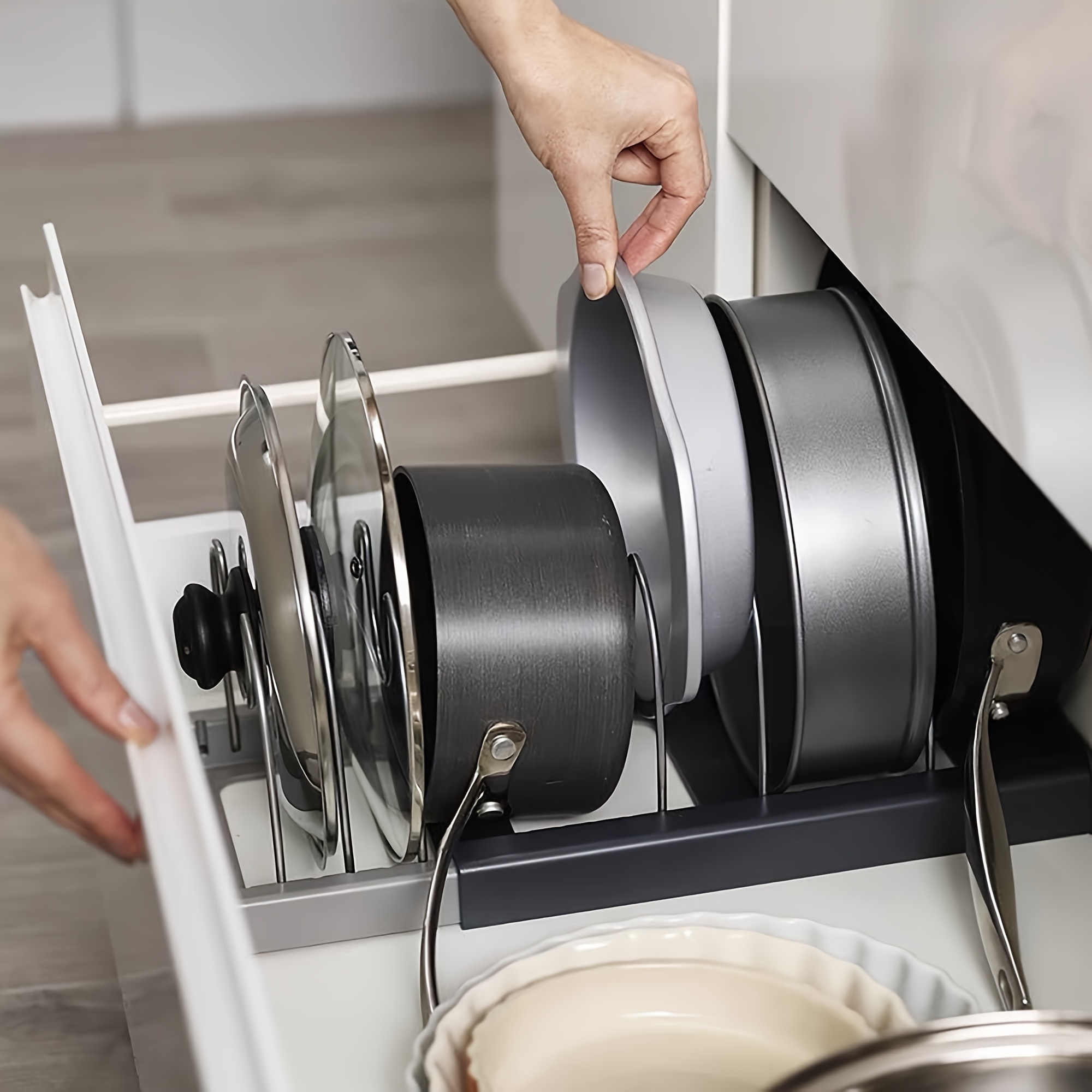 

A Set Of Expandable Pots And Pans, Including A Frying Pan, Pot Lid, And Dish Rack, Along With 10 Adjustable Stainless Steel Wires, For Organizing Baking Utensils In Kitchen Cabinets And Storage Rooms.