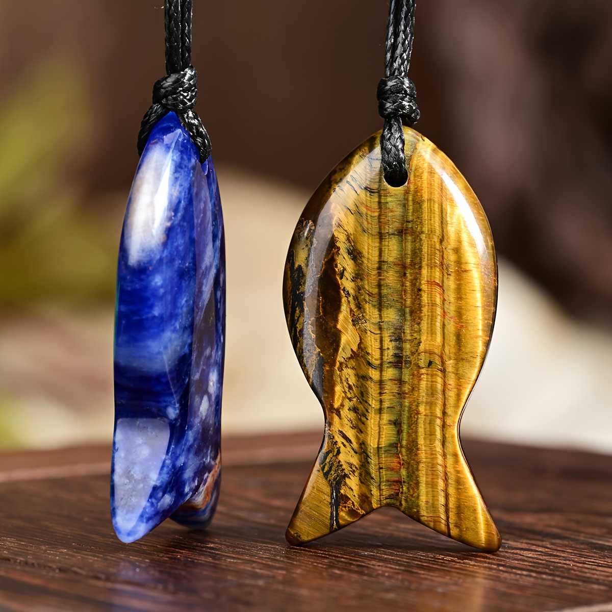 Women's Natural Stone Fish-Shaped Pendant Necklace