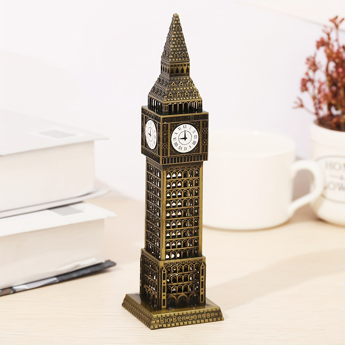 

1pc Big Ben - Metal Replica Of Famous Landmark, Collectible Decorative Statue For Home & Office - Applicable To Various Room Types, Indoor & Outdoor Display, No Electricity Needed