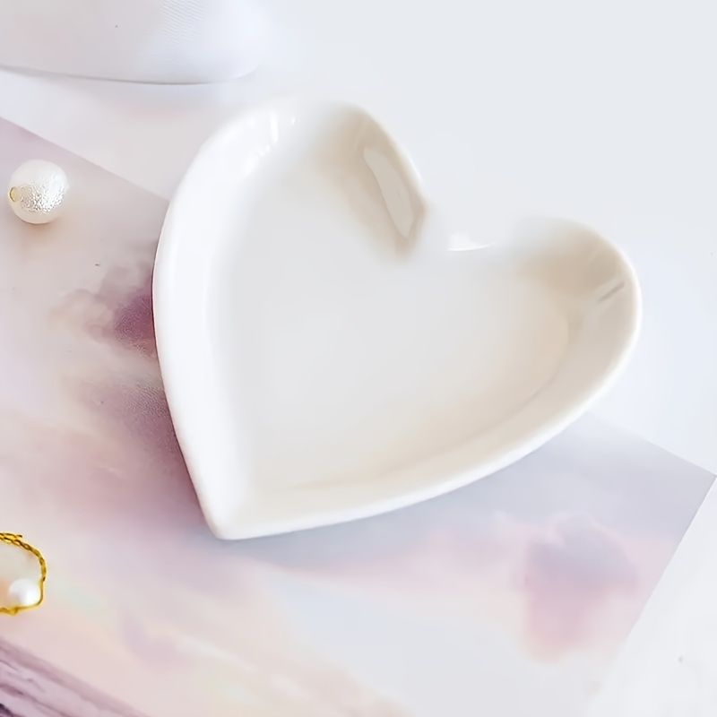 Ceramic Creative New Year, Spring Festival, Valentine's Day Snack Plate, Fruit Plate, Love Storage Plate, Jewelry Trays