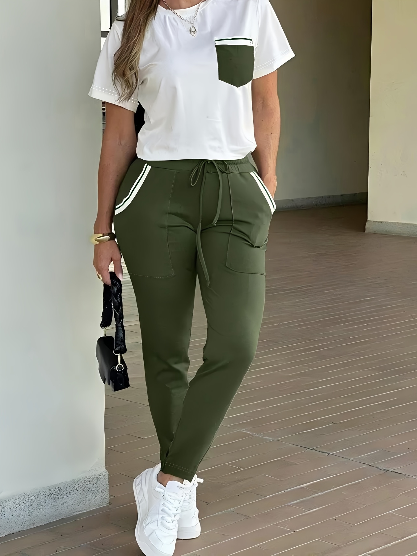 conjunto camiseta manga corta pantalón deportivo estilo chic