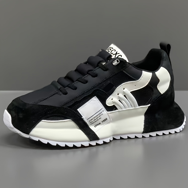 [Baskets] Chaussures de course sur route pour hommes disponibles en cinq couleurs, avec une coupe confortable et une augmentation de la hauteur visible. Ces chaussures de sport populaires conviennent à diverses occasions et à toutes les saisons, parfaites pour les activités de plein air et les entraînements.