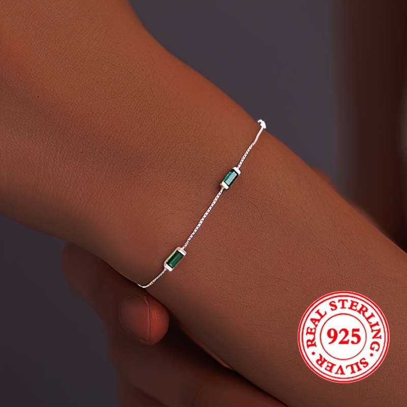 

A Women's Bracelet Featuring With Geometric Synthetic Zirconia , Made Of 925 Silver And Weighing 1.8g, Suitable For Commuting Outfits.