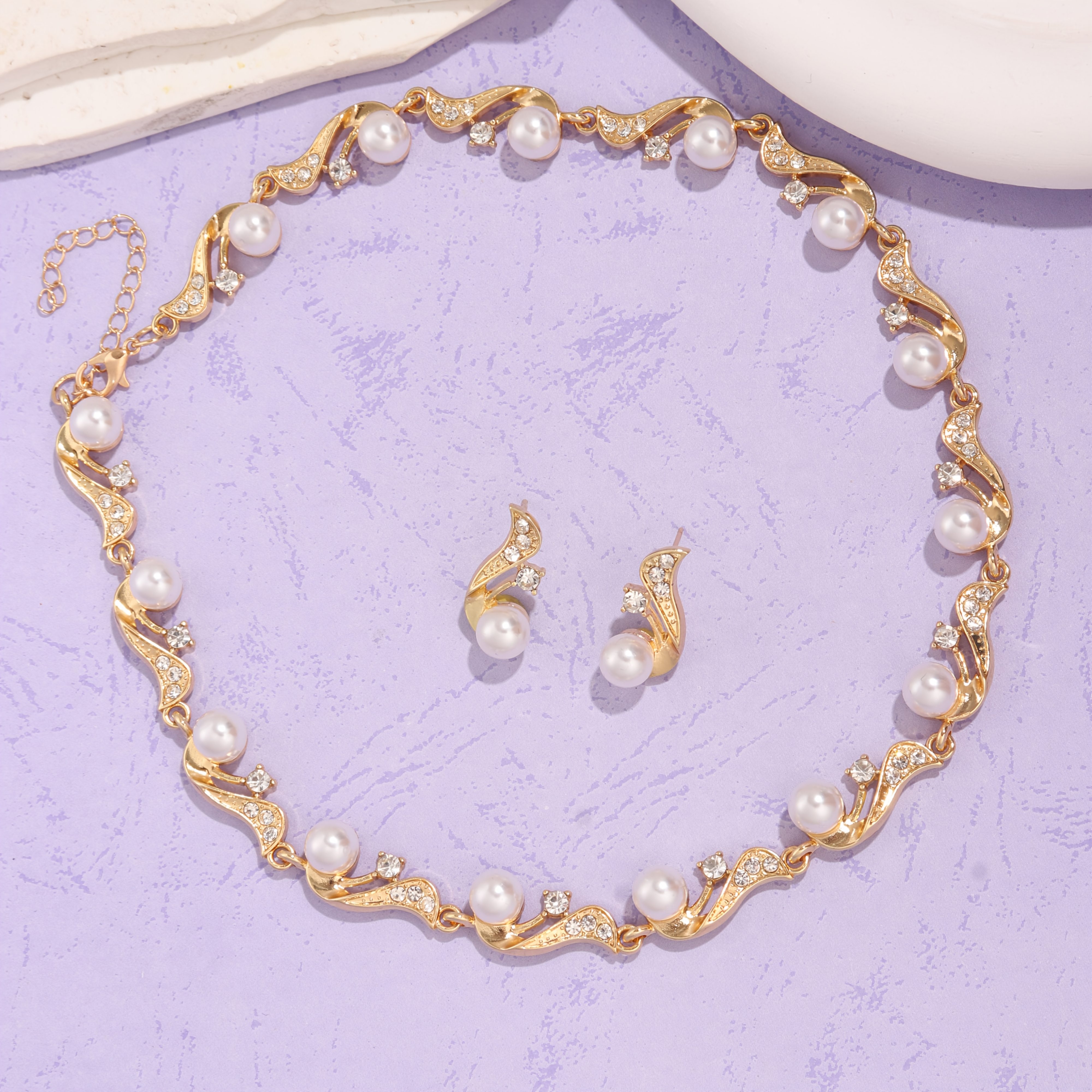 TEMU 1 par de aretes de perlas + 1 collar de perlas , fabricados en aleación de con diseño lujoso y elegante. Perfectos para mujeres, novias, uso