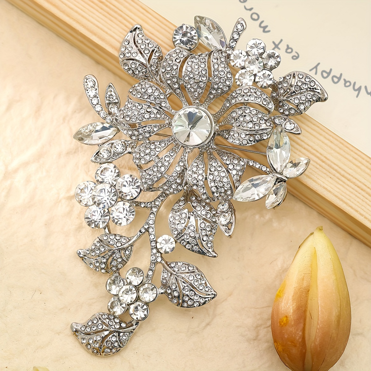 

Exquisite Fashion Flower Brooch Women's Elegant Luxurious Jewelry Banquet Party Accessories Best Friend Gift