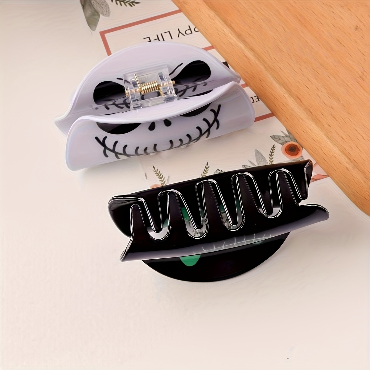 1pc   nightmare before christmas   hair clip     halloween ponytail holder for women girls spooky christmas party accessory tim movie collectible gift 1 claw clip halloween hair clip holiday gift idea gothic fashion sturdy hairpin novelty hairpin gothic style lovers Product details 1
