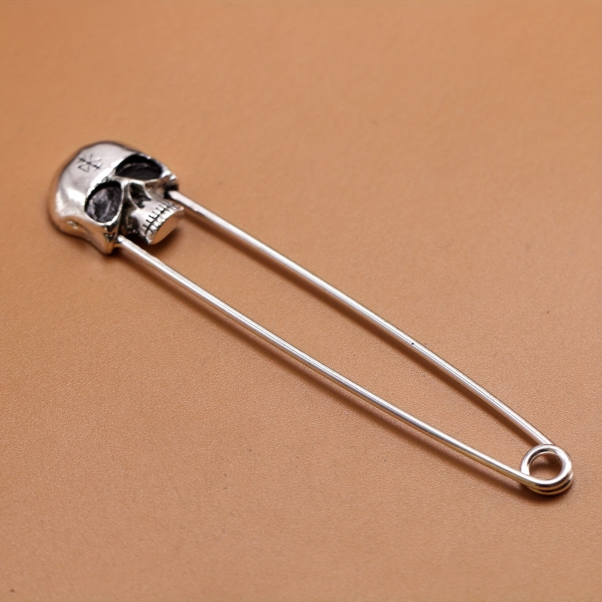TEMU 1pc Punk Gothic Skull Brooch Pin - Heavy-duty Metallic Finish, Edgy Gothic Jewelry For , Everyday & Special Occasions - Halloween, Christmas,
