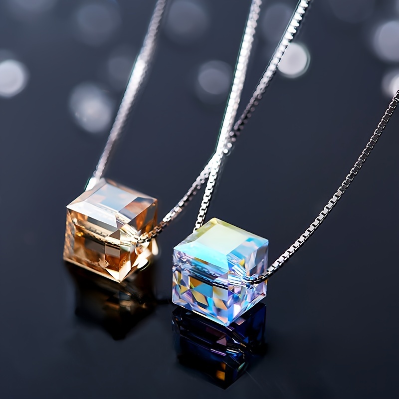 

New Square Sugar Glamorous Exquisite Pendant Necklace Female Personality Magic Cube Clavicle Chain Fashion Minimalist Crystal Versatile Daily Wear Jewelry Female Mother's Day Gifts