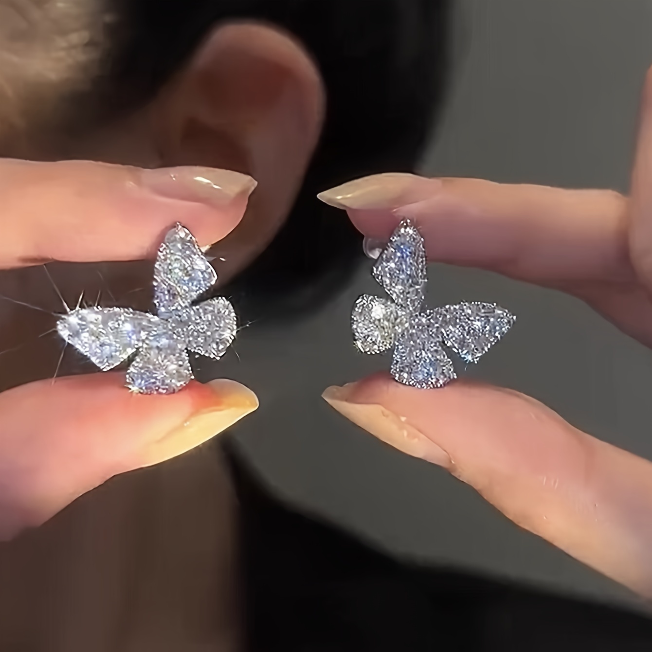 

1. A Pair Of Personality Temperament, Light Luxury Butterfly Design, Rhinestone Inlay, High-end Sense Of Cold, Cold Wind, Ladies Can Wear Fashion Studs At The Holiday Ball