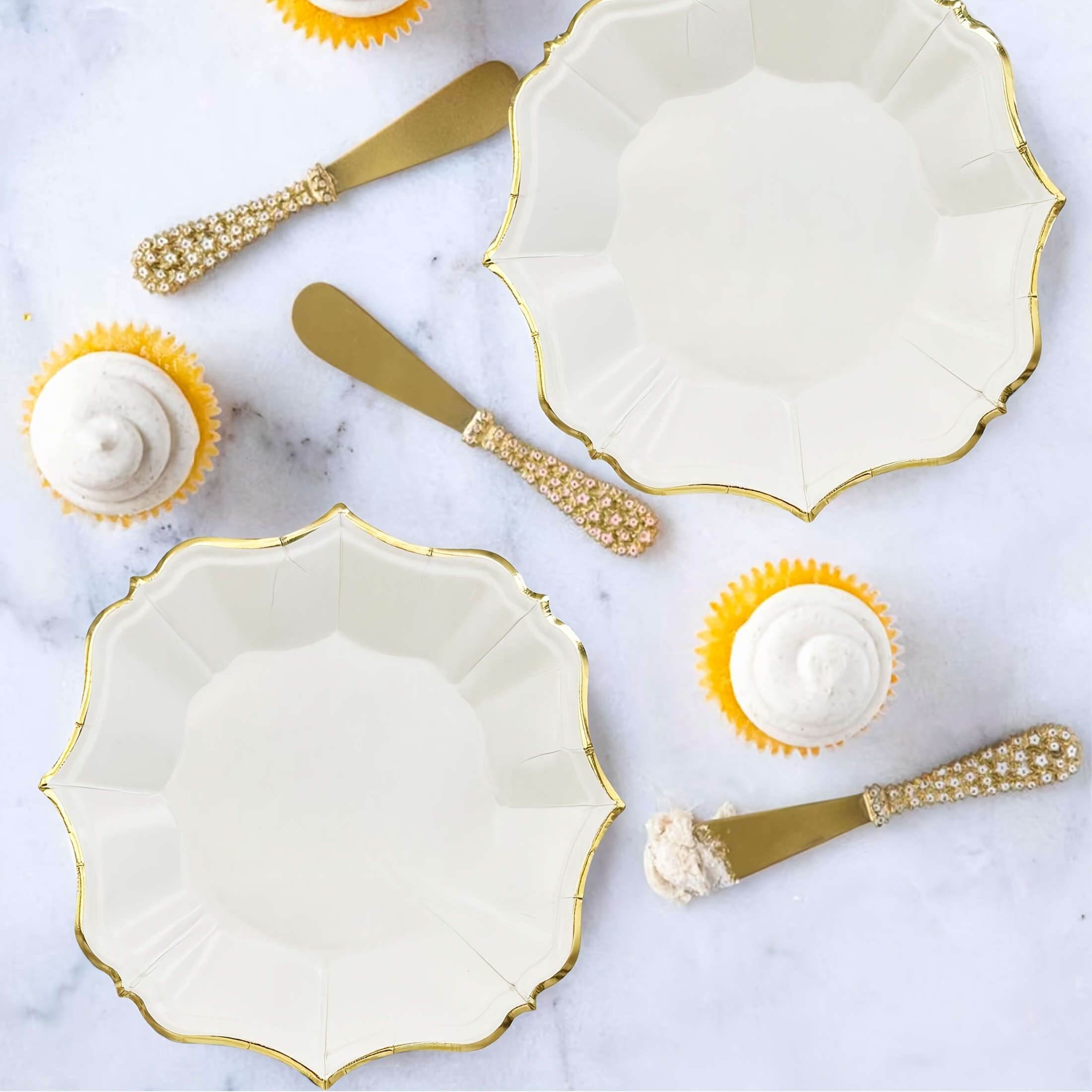 10 Stück/30 Stück/50 Stück 17,78 cm Dessertteller Weiße Einweg-Pappteller für Party/Hochzeit/Jahrestag Dessert-Salatteller für Weihnachten, Neujahr, Valentinstag, Party-Events, Valentinstag, Karneval,