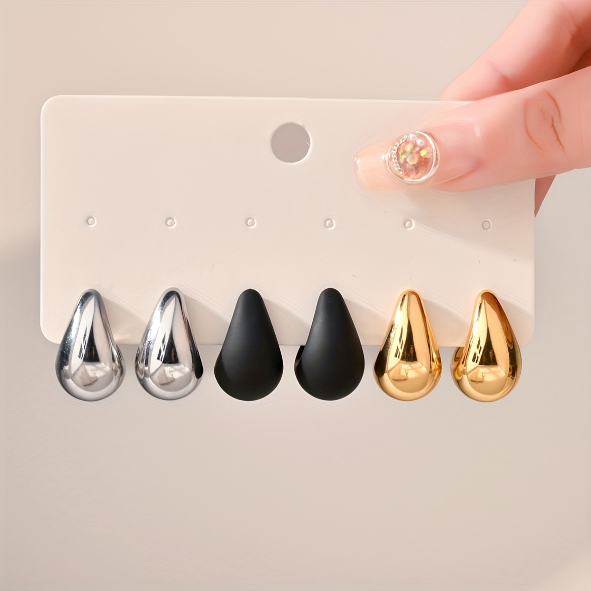 

[popular ] 3 Pairs Of Fashionable And Popular European And American Golden, Black And Silvery Classic And Fashionable Water Drop Style Women's Earrings Set