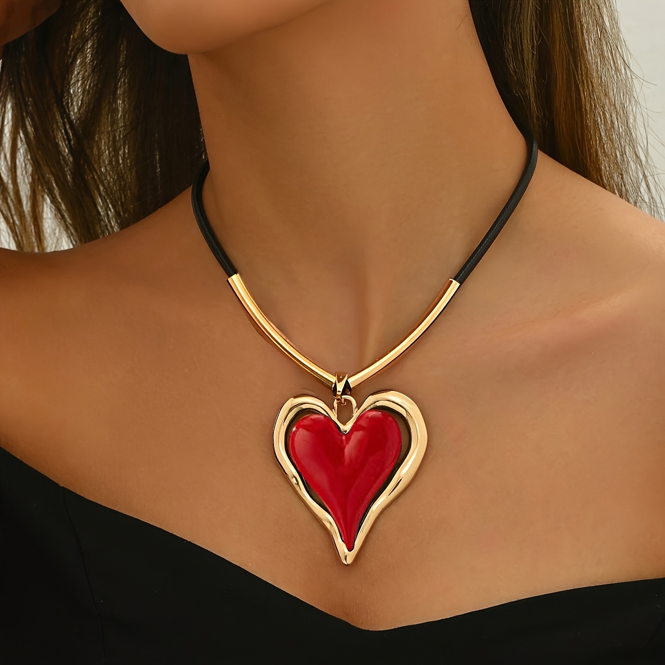 TEMU Un collier avec pendentif de cœur surdimensionné, simple mais extravagant, avec un , parfait pour un et cadeau de Saint-Valentin .
