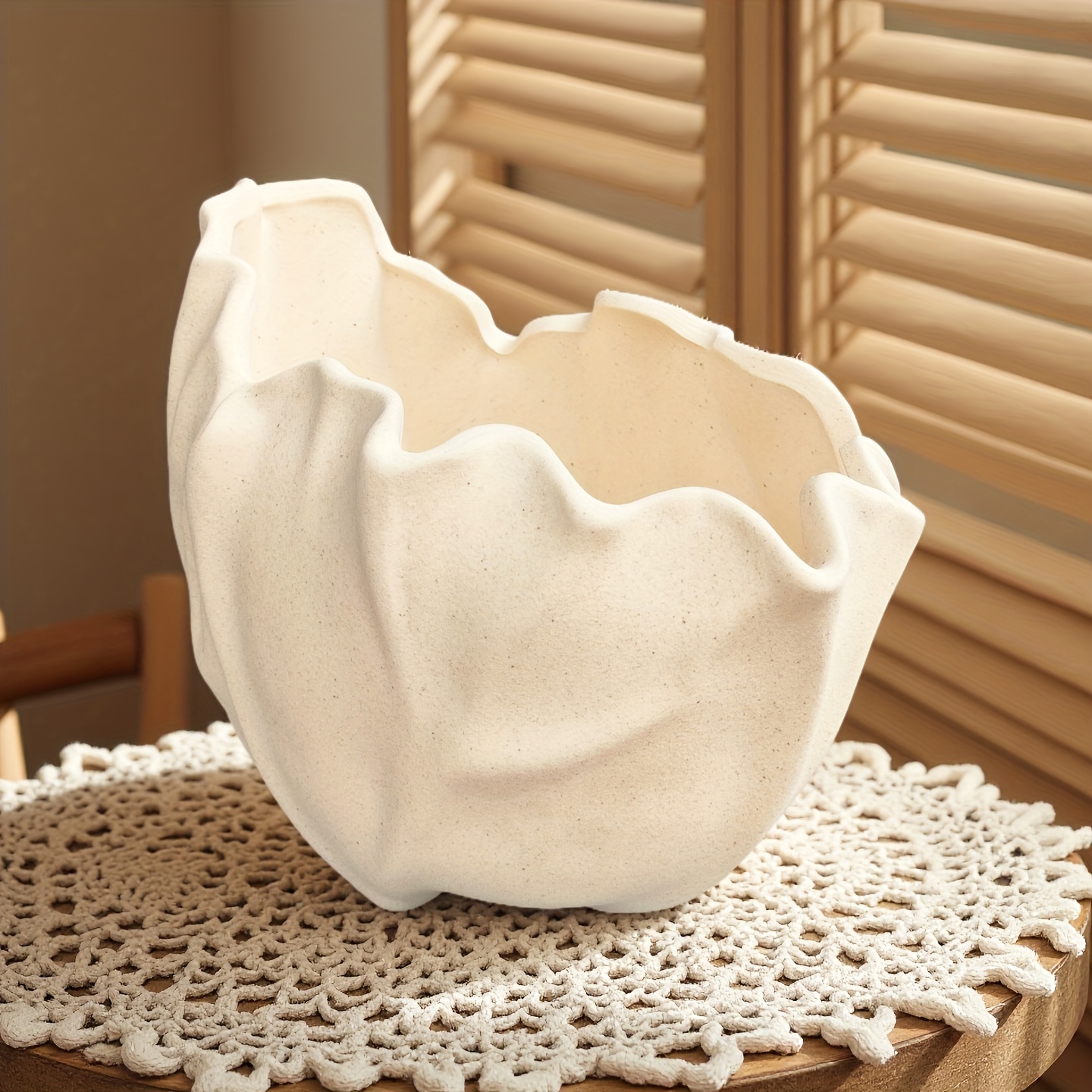 A Newly Launched Decorative Vase Featuring a Unique Fabric-textured Design with Irregular Pleated Shapes. Compact and Nimble, This Tabletop Vase Is Simple yet Stylish, Perfect for Home Decor in the Living Room, Study, or Dining Table. Also Suitable