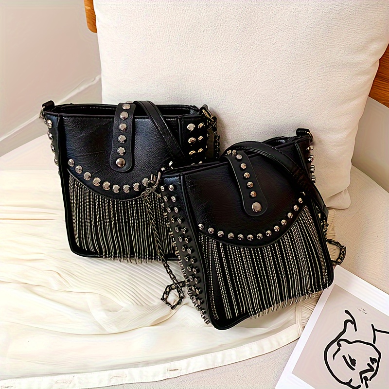 

Punk-inspired Mini Bucket Bag With Studded Decoration, Chain Crossbody Bag With Tassel For Party Outfits(7.28''x 6.3'')