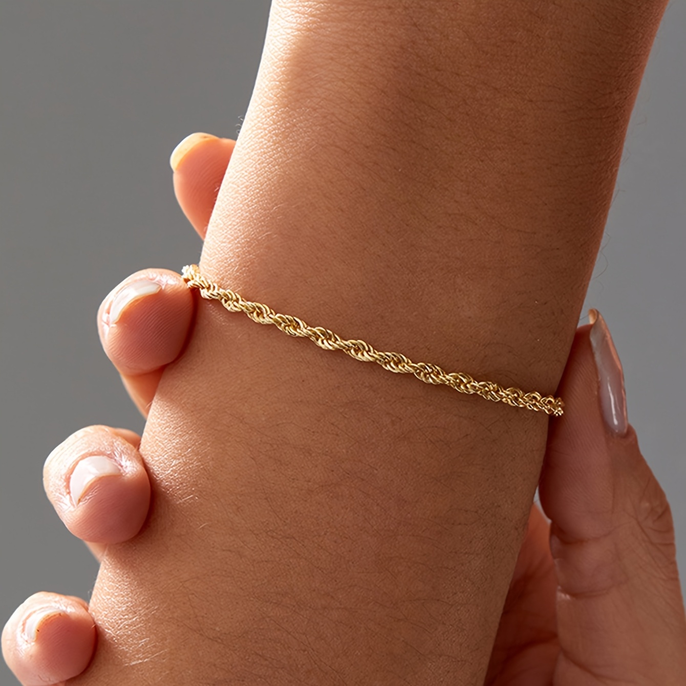 Image of 1 Easy Twisted Chain Bracelet, A Unisex Accessory Suitable For Daily Commuting