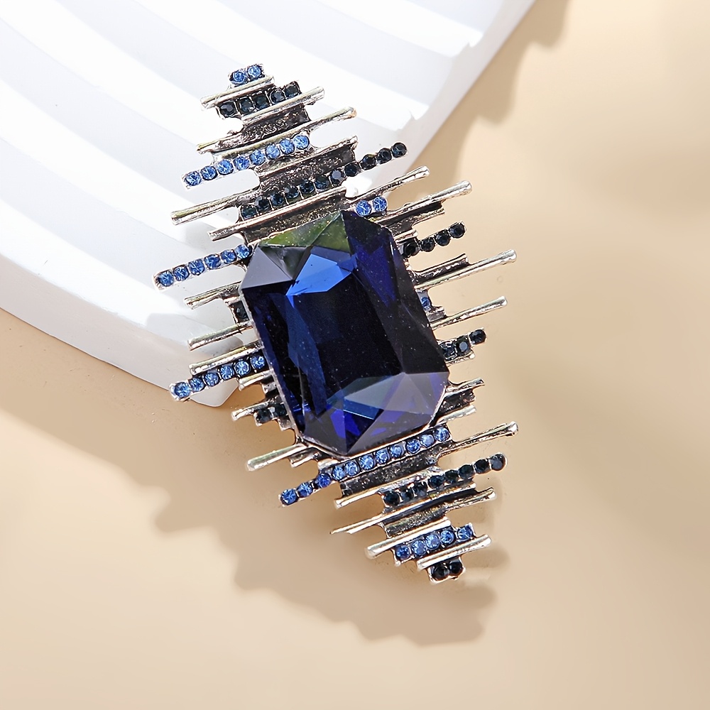 Retro Heavy Industry 3D Rhinestone Brooch, Light Luxury Accessory