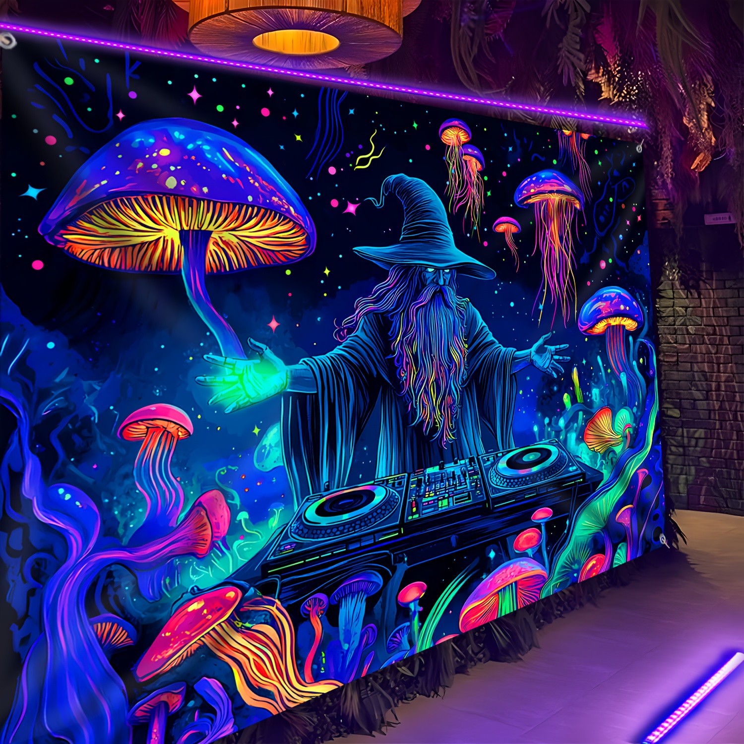 1 Stück Große Zauberer-DJ-Quallen-Pilz-Tapisserie – Leuchtende magische  Partydekoration mit DJ-Zauberer *-Lila-Rosa-Grün-Orange-Gelb-Farben – Kein  * benötigt, Lochgestanzt zum einfachen Aufhängen für ..., image size:1500x1500