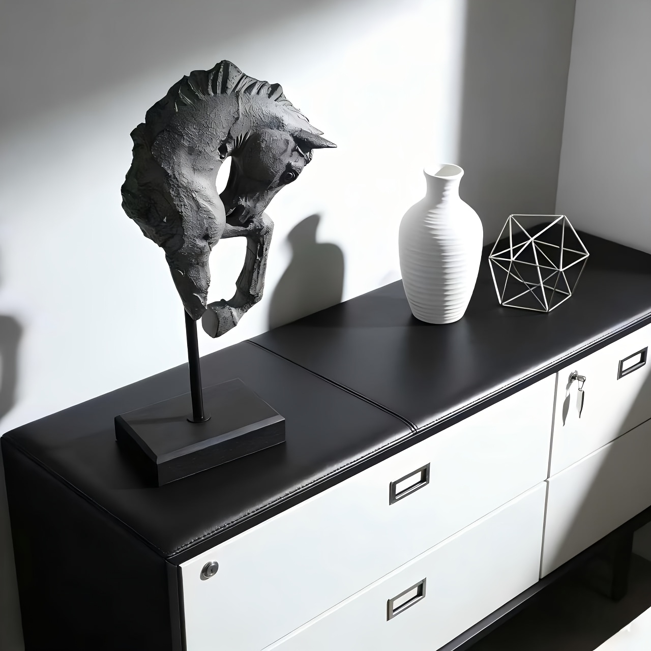 An American-Style Vintage General'S Leg-Lifting Horse Head Statue, Featuring a Sturdy Display Stand, Suitable for Indoor And Outdoor Decoration, Equine Wall Art for Home, Office