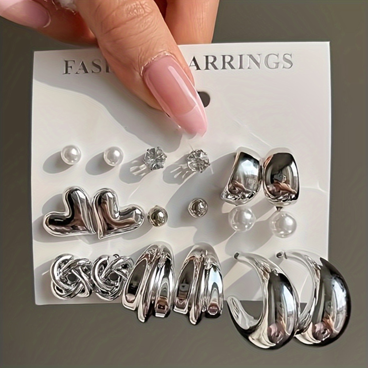 E-shop 18-teiliges Minimalistisches Ohrstecker-Set mit unregelmäßigem Twist-Herz für Frauen – Ideal für Dates, Urlaub, Partygeschenke