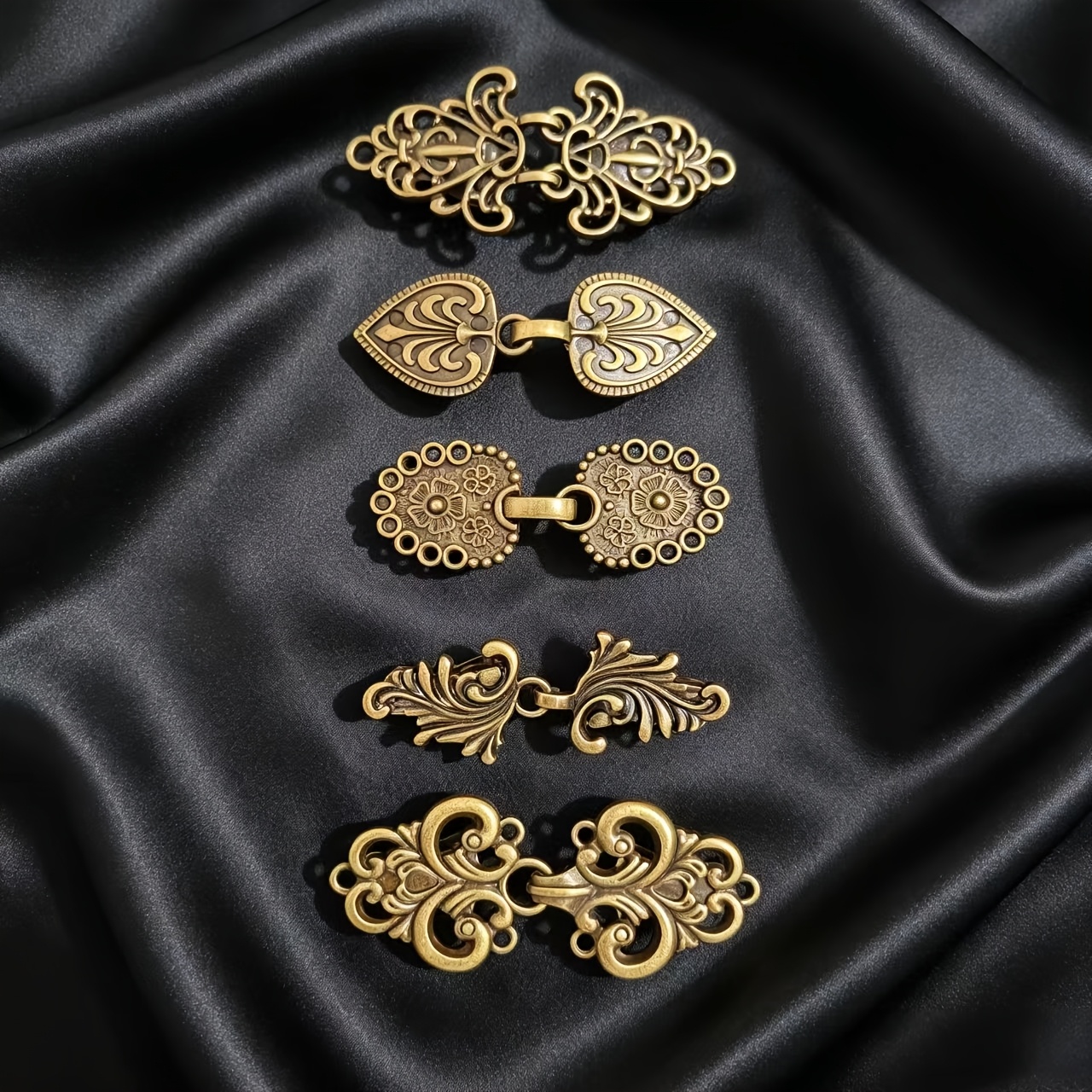 TEMU 5pcs Vintage Cape Clasps, Metal Shawl Clips, Decorative Cardigan Fasteners, Gothic Lace Collar Buttons, Halloween Cosplay Costume Accessories