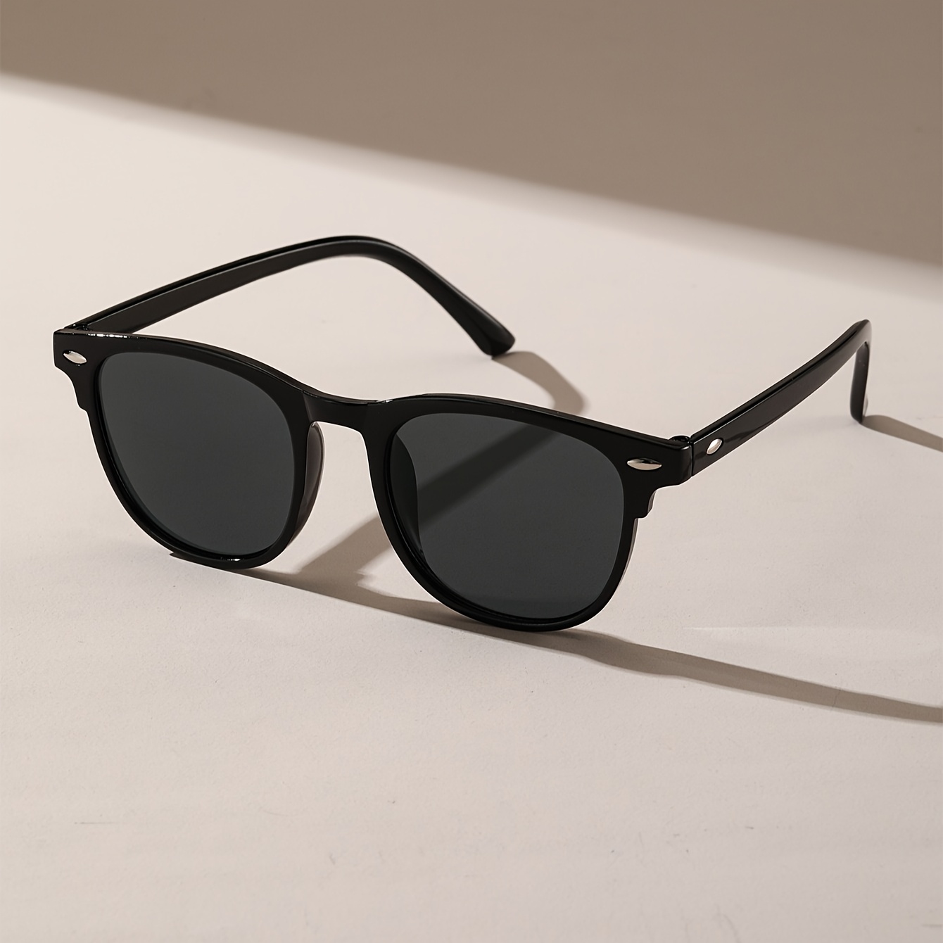 1pc Ladies' And Round Frame Glasses