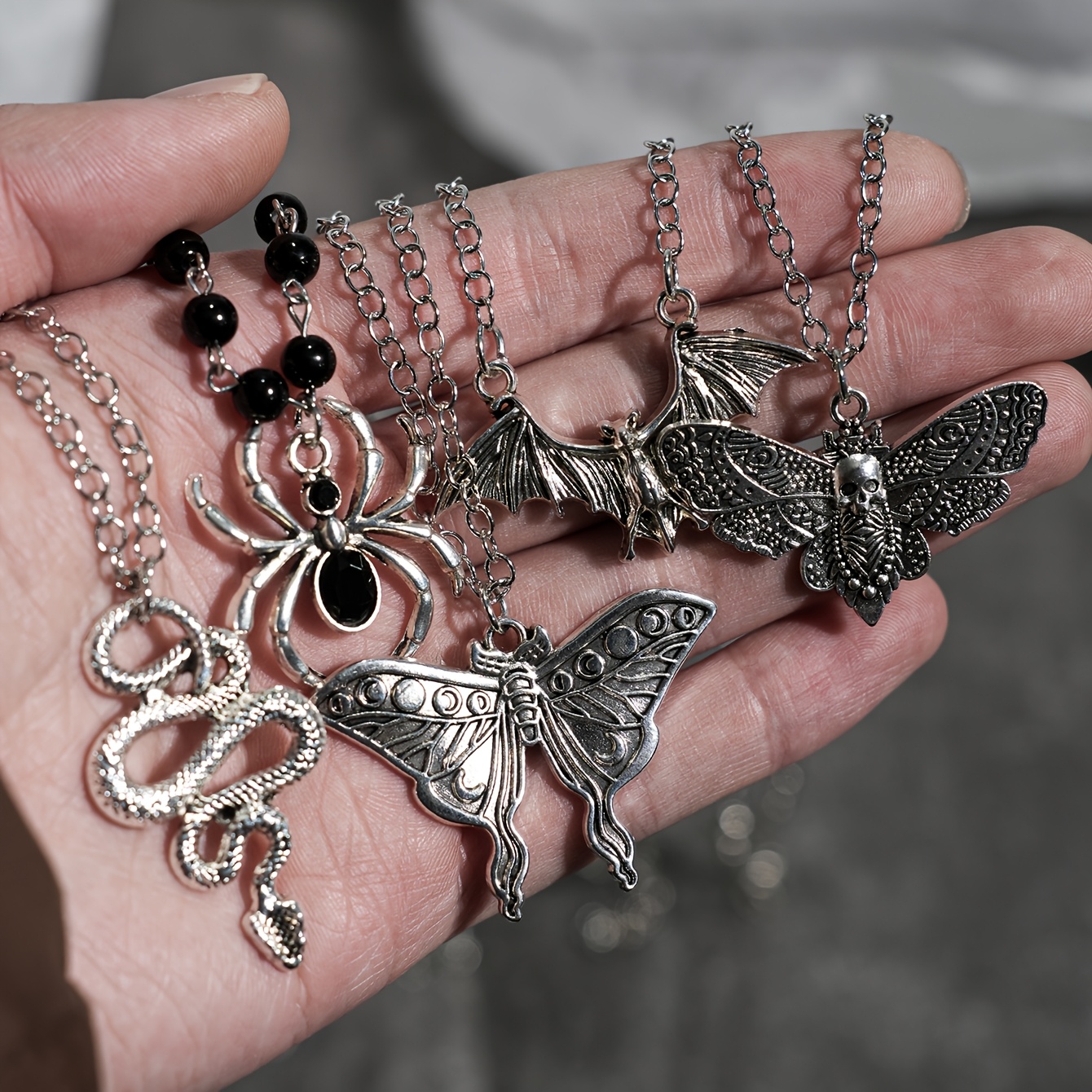 TEMU Ensemble de 5 pendentifs gothiques, ton vintage avec , araignée, chauve-souris, , crâne, bijoux esthétique punk grunge pour hommes et femmes