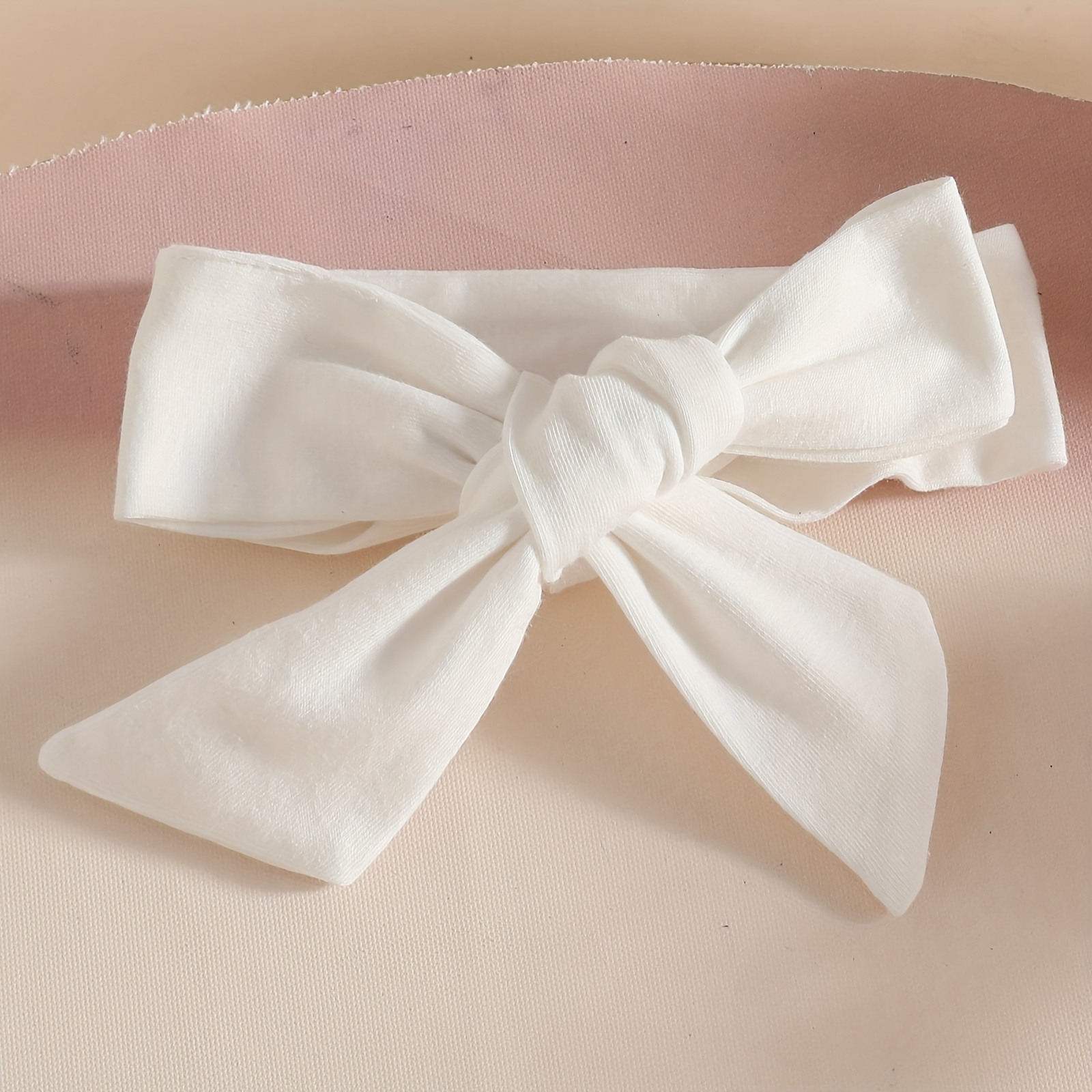 This Is a White Long-Sleeve Baptism Dress for Newborn Girls, Featuring Appliqué Designs And Crafted with Butterfly Mesh. It Is Suitable for Weddings, Parties, And Gatherings in Spring And Autumn, As Well As for Everyday Wear. A Perfect Baptism Gown