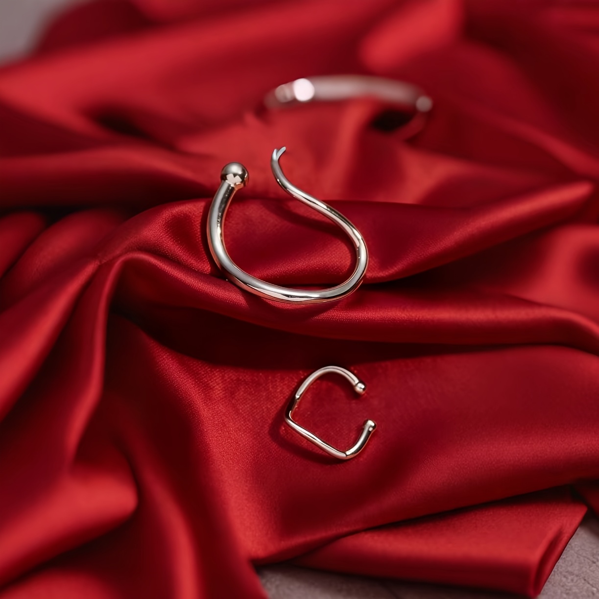 Women's 2pcs Single-Ear Minimalist Asymmetrical Twisted Ear Clips