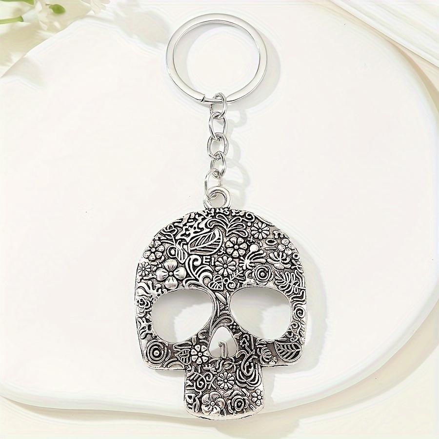 Beautiful Trendy Textured Skull Pendant Keychain, For Halloween Men Women Bag Car Key Decors Gift