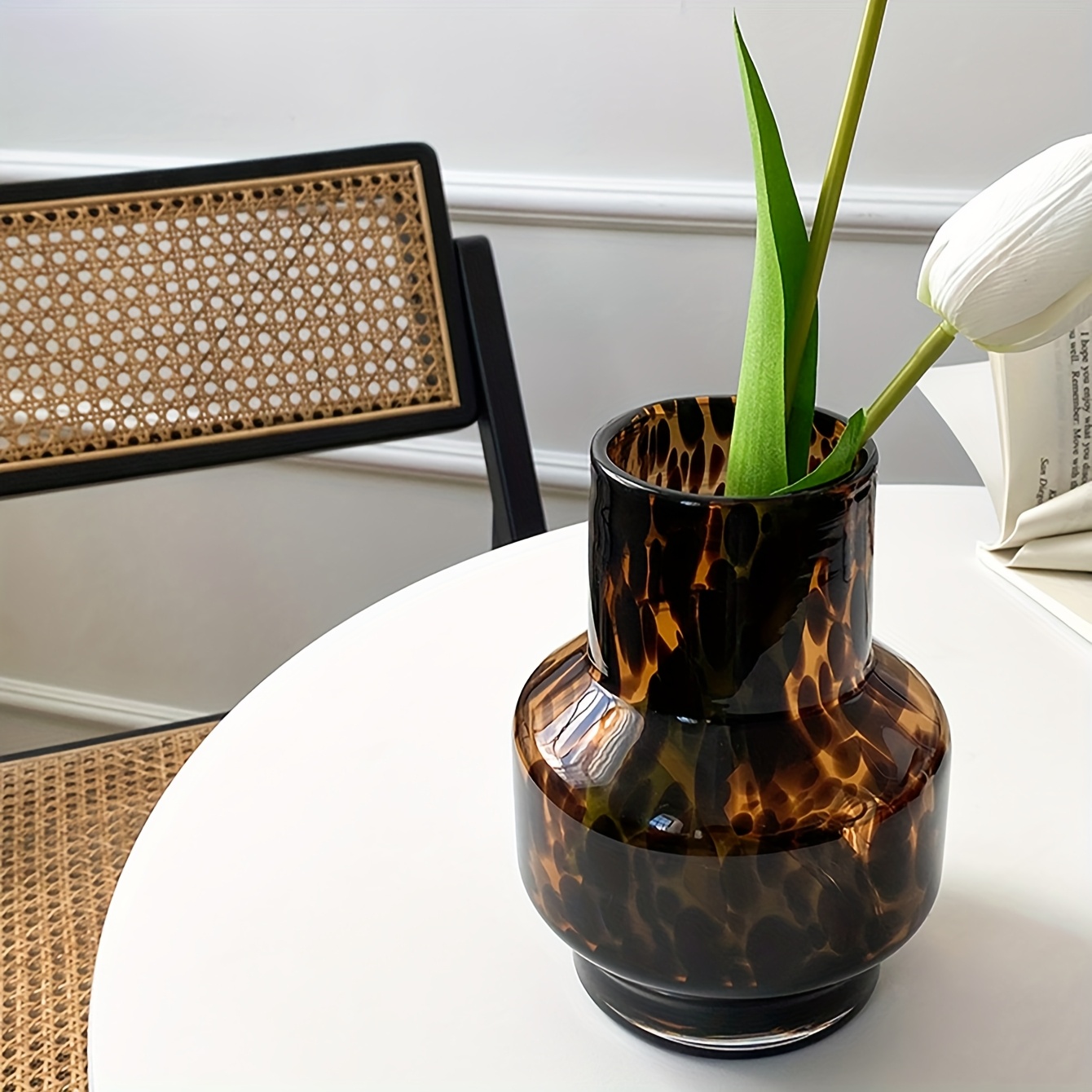Image of 1pc Glass Tortoiseshell Vase, Light Luxury Minimalist Art Vase Glass - Style Retro Leopard Print Vase, Dried Flower Arrangement High-value Flower Container, Suitable For Home Decoration
