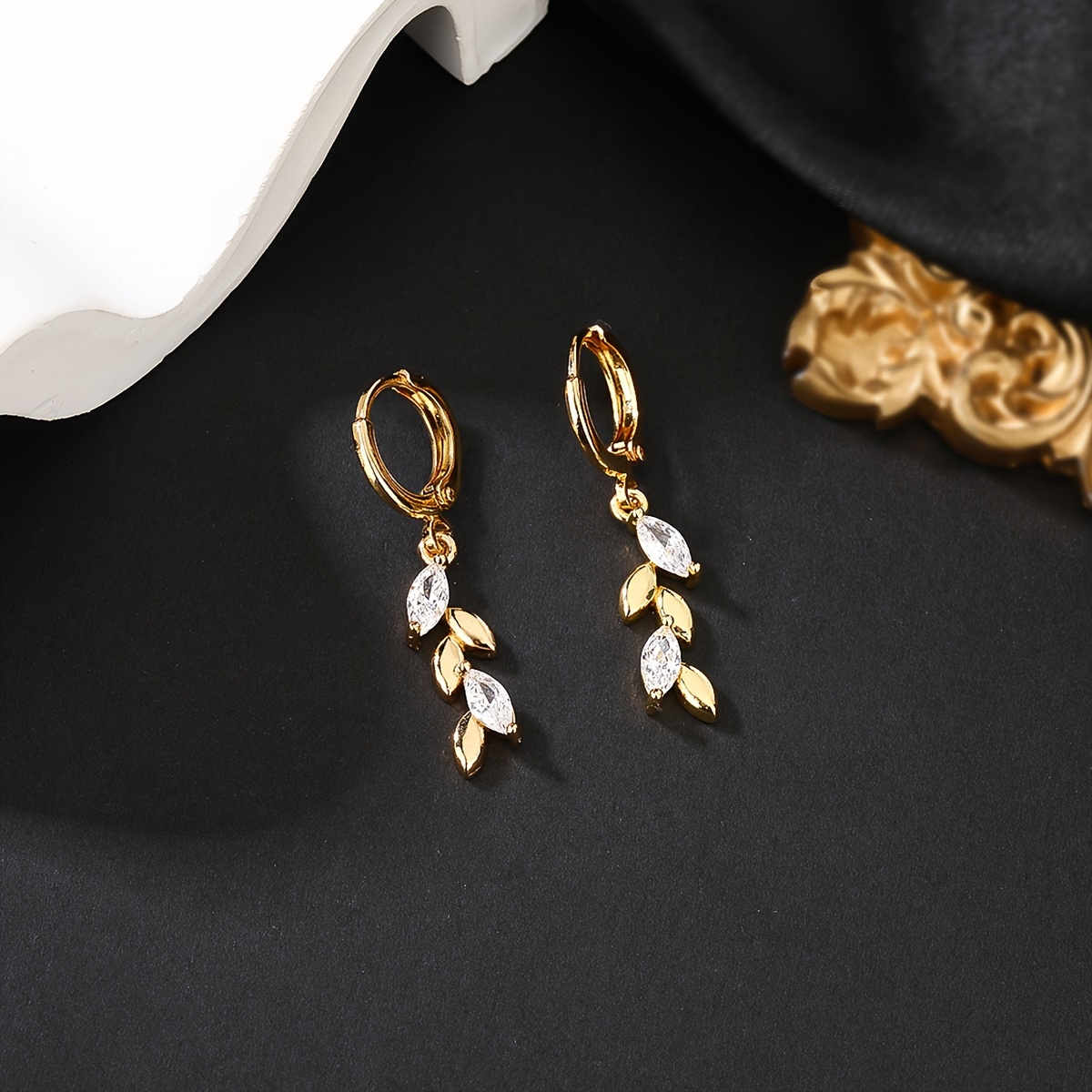 

1 Pair Of Elegant Golden Wheat Dangle Earrings With Cubic Zirconia - Minimalist Copper Design For Casual Attire Or Gift