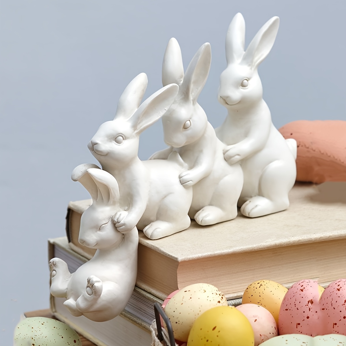 E-shop 1 Stück Niedlicher -Dekor, Umarmende Hasen-Resinfigur, Moderner Häschenstatue für Zuhause & Garten, Geschenkidee zu Halloween oder Weihnachten
